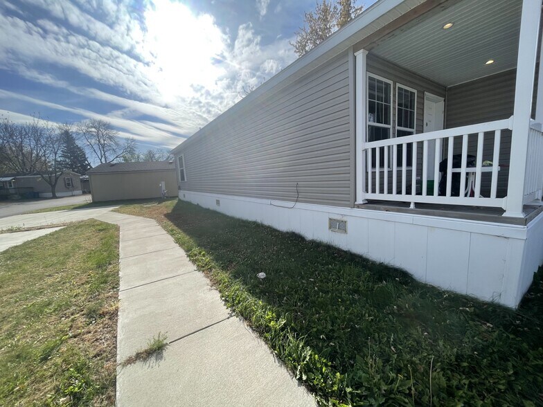 Building Photo - 10 Belmar St