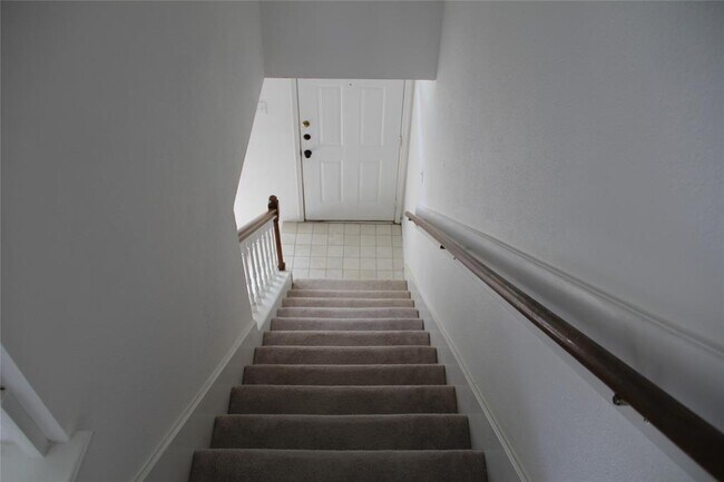 Building Photo - 11201 Lynbrook Dr