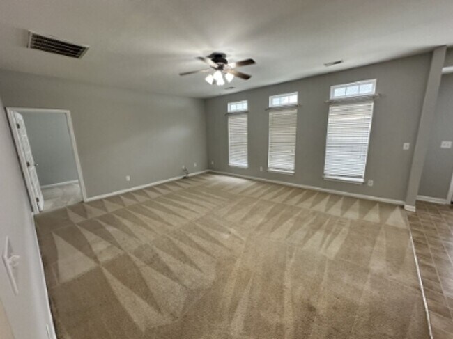 Building Photo - 202 Cherub Ct