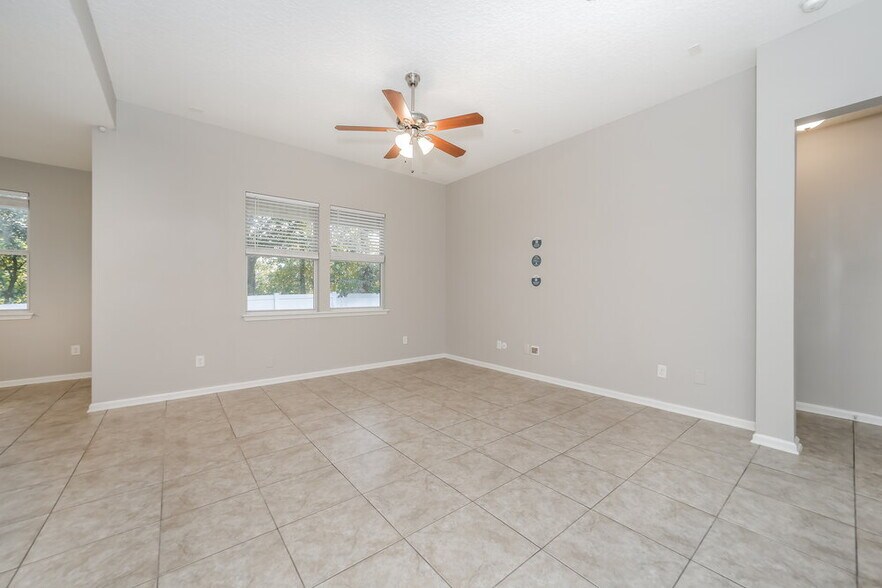 Building Photo - 1606 Creek Point Blvd