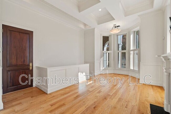 Building Photo - 4 Logan Cir NW