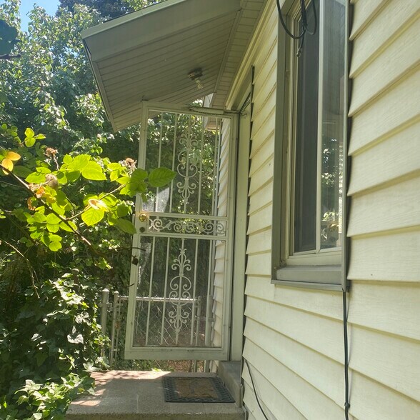 Building Photo - 761 S 1000 E