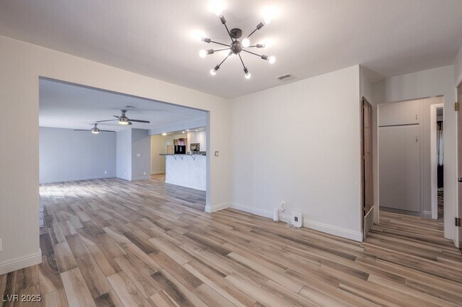 Building Photo - 3701 Pyramid Dr