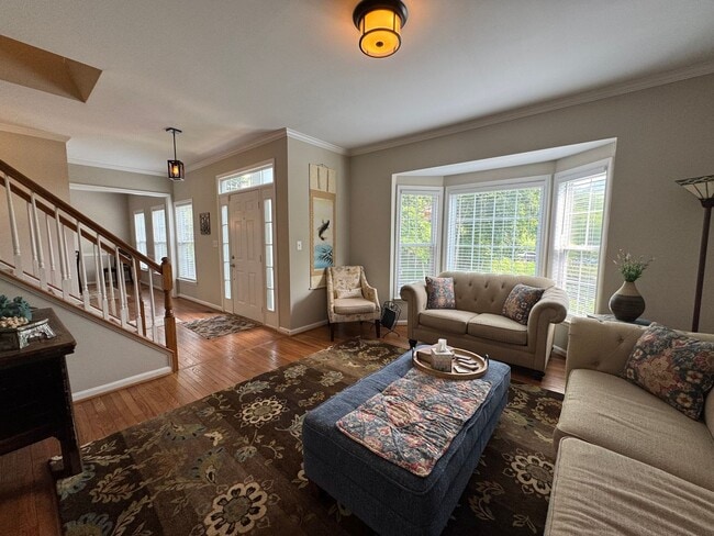 Building Photo - Stunning 4 Bed 3.5 Bath Single Family Home...
