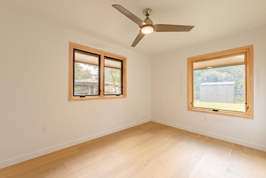 Building Photo - 1601 Cloverleaf Dr