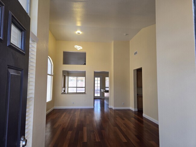 Building Photo - 8417 San Ramon Dr