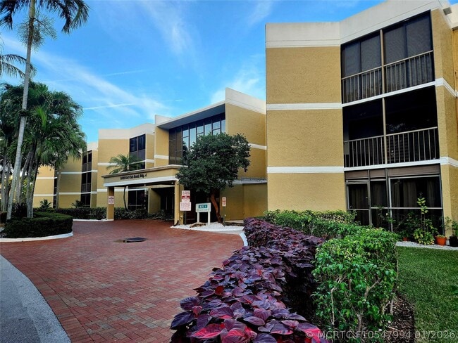 Building Photo - 16100 Golf Club Rd