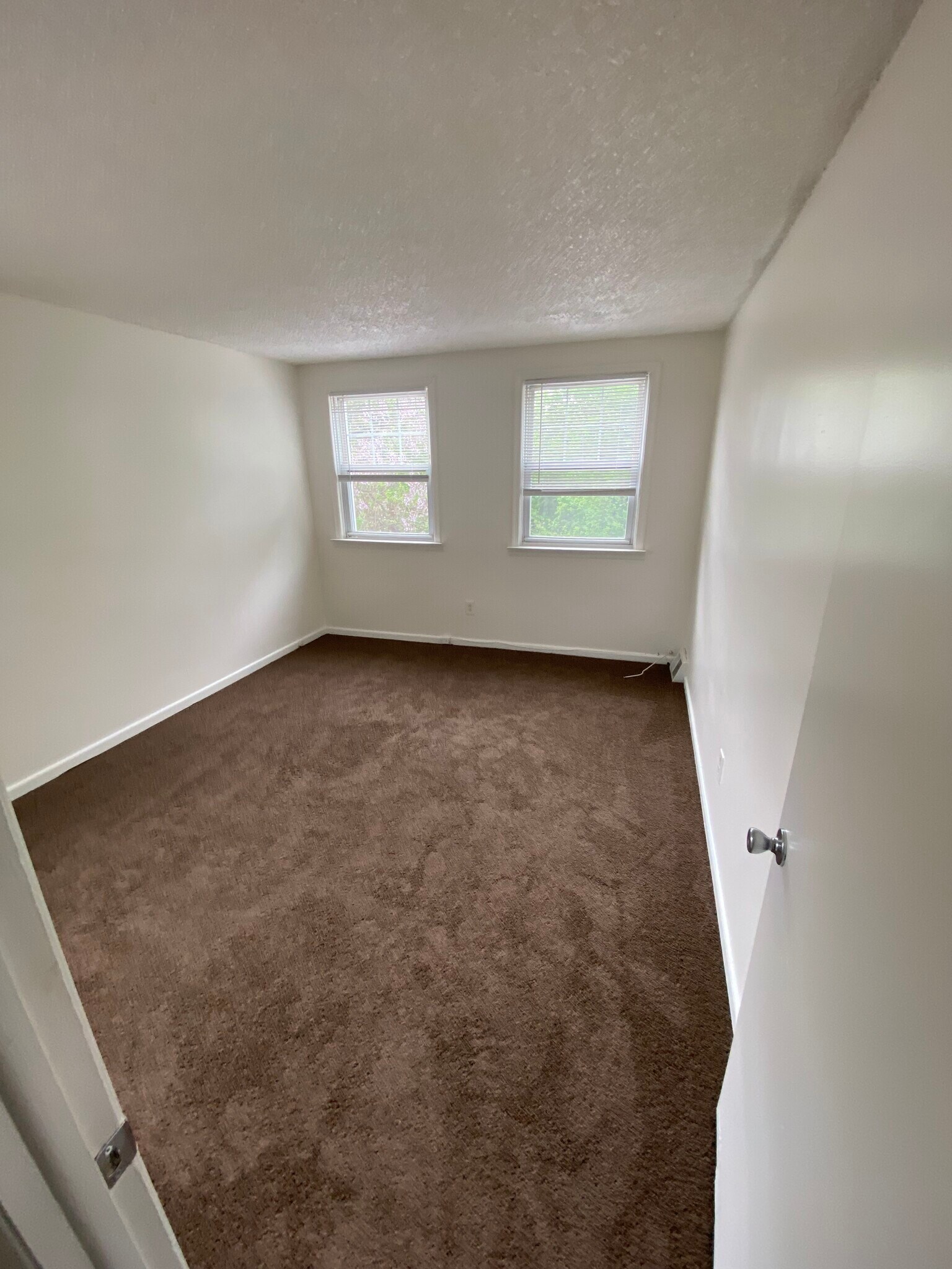 Building Photo - 637 Willow Way