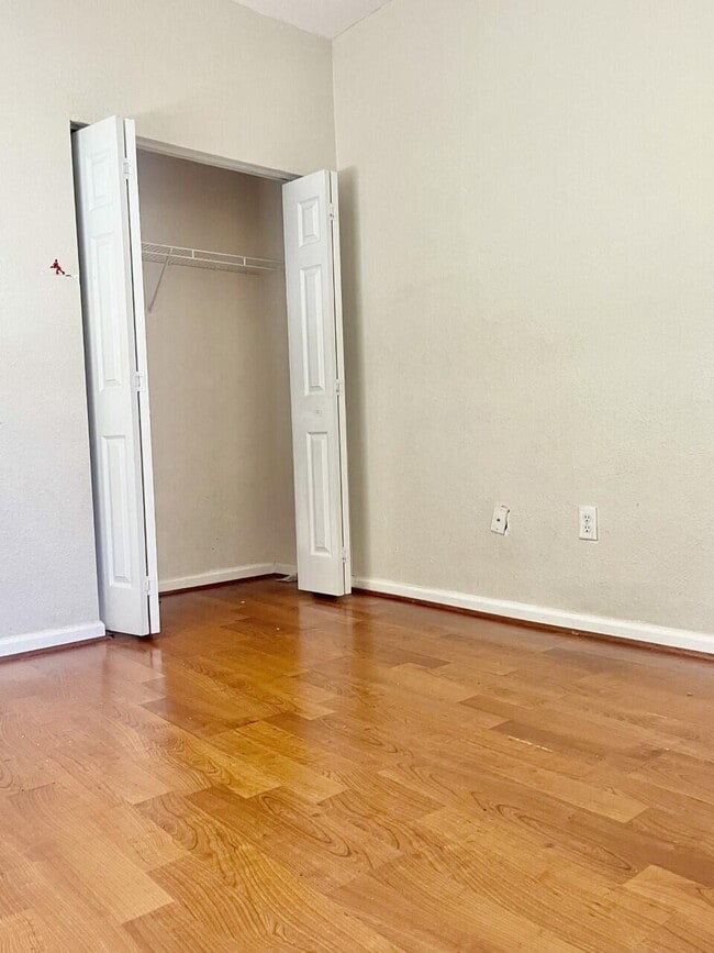 Building Photo - 521 Princess Dr