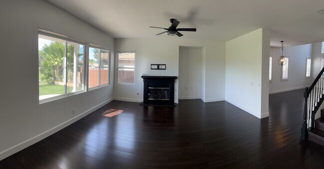 Building Photo - 31495 Sunningdale Dr