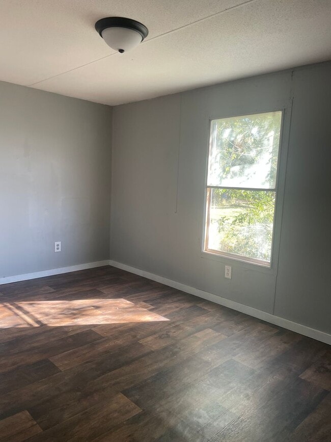Building Photo - 3 BR 2 Bath 1,120 sq ft singlewide mobile ...