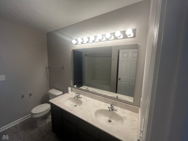 Building Photo - 809 Blackberry Dr