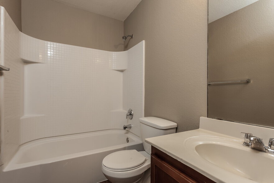 Building Photo - 3512 Cayman Dr