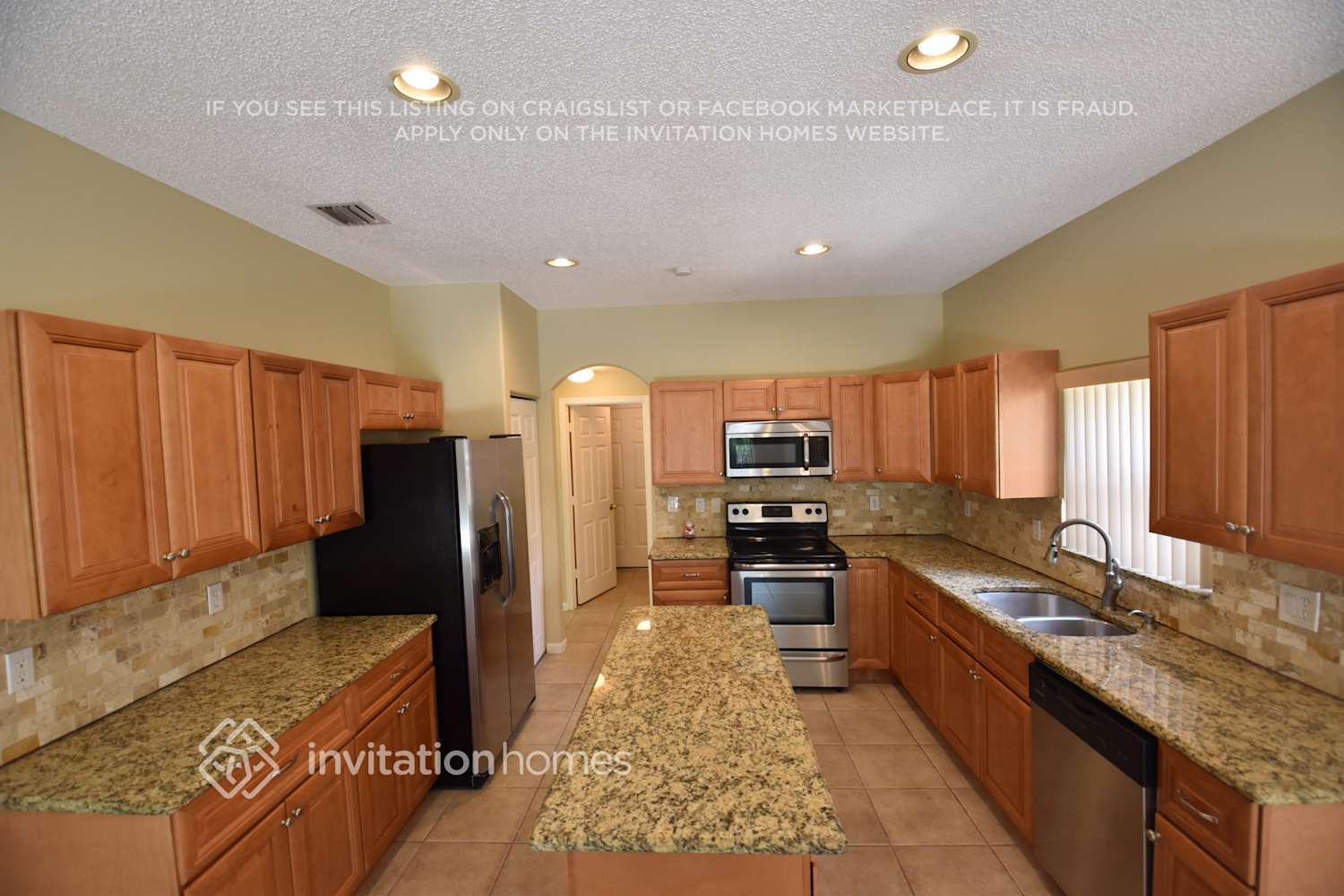 Building Photo - 7640 Colony Palm Dr