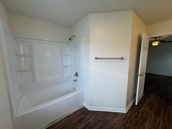 Building Photo - Move In Special 1/2 Off 1st Months Rent! 4...