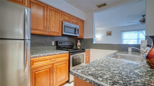Building Photo - 1520 N Andrews Ave