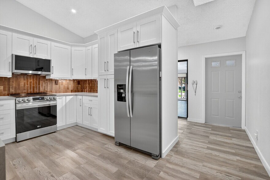 Building Photo - 22576 Vistawood Way