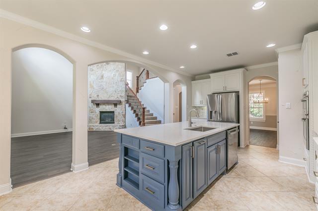 Building Photo - 2732 Waverley Dr