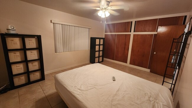 Building Photo - 225 E Ilex Dr