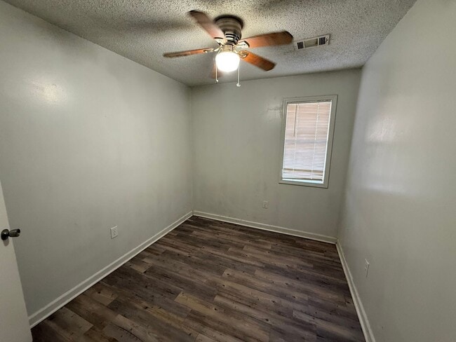 Building Photo - 1618 W Matthews Ave