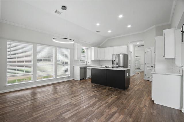 Building Photo - 805 Saratoga Dr