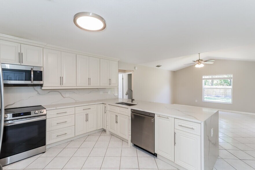 Building Photo - 28506 Tall Grass Dr