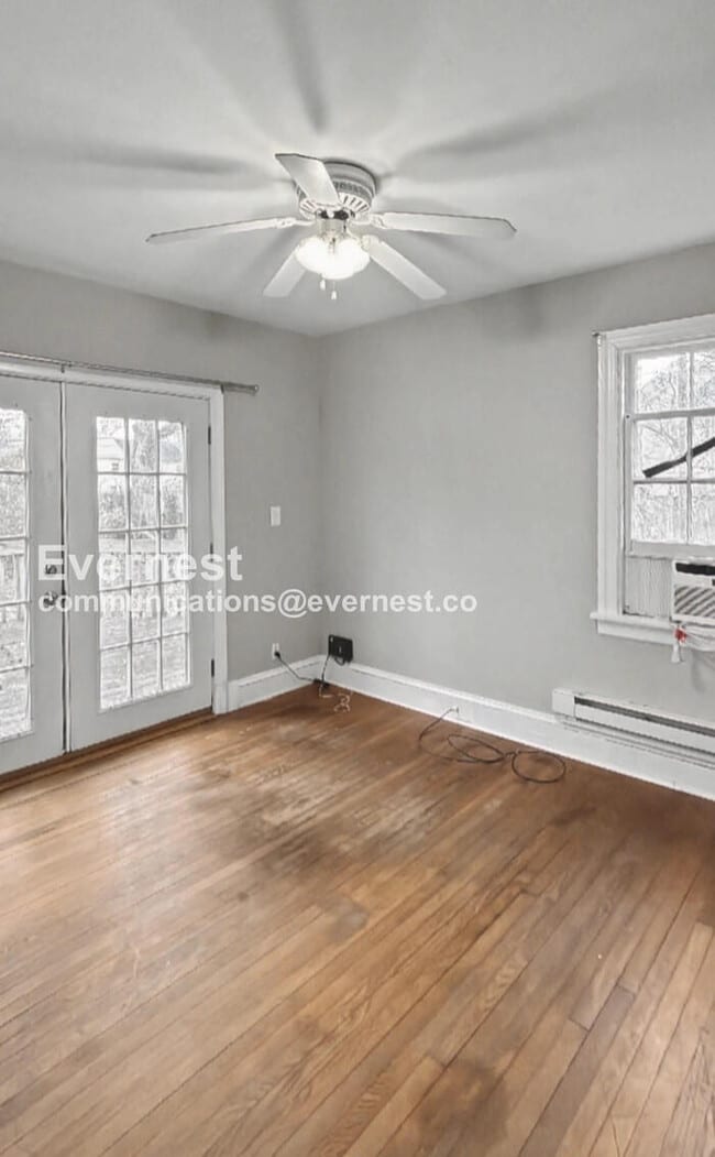 Building Photo - 3 Bed, 1 Bath Home with Fenced Yard / Pet-Friendly / Coming Soon!