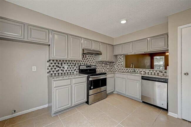 Building Photo - 17804 Kings Park Ln