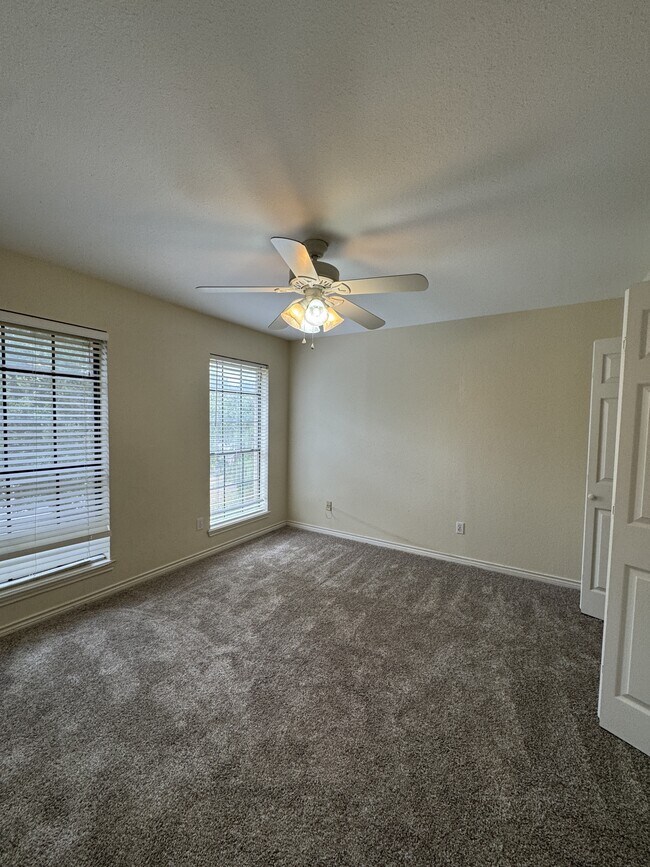 Building Photo - 7033 Bevington Dr