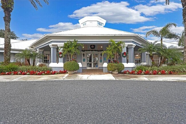 Building Photo - 2310 Silver Palm Dr