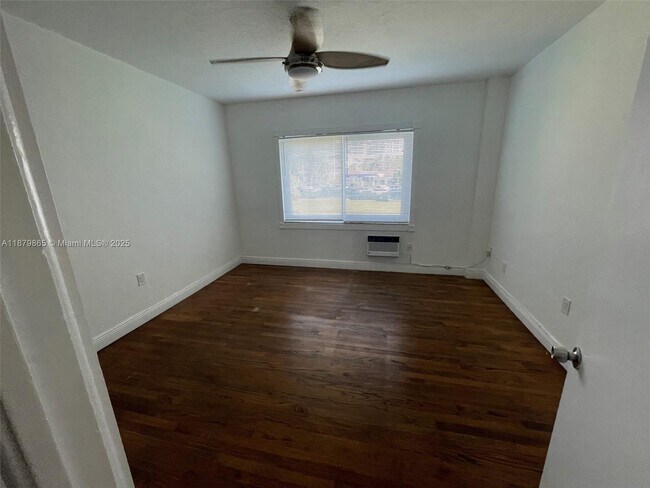 Building Photo - 6941 Bay Dr