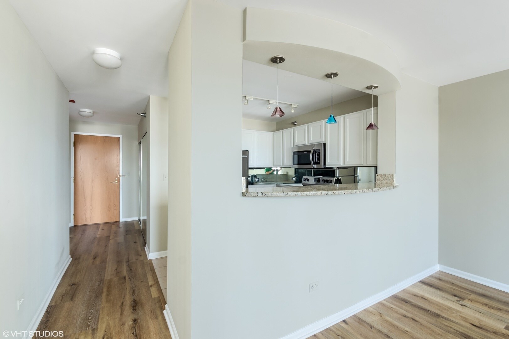 Building Photo - 345 N La Salle Dr
