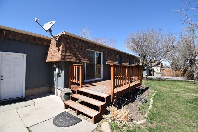 Building Photo - 5 Bedroom 3 Bathroom Home in Sandy!