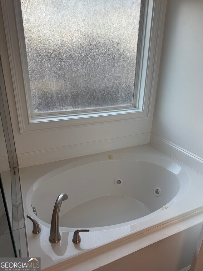 Building Photo - 2104 Ginger Estates Dr NE