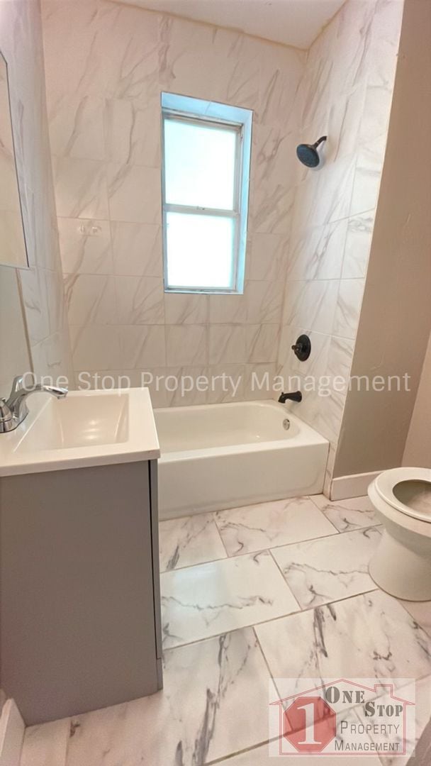 Building Photo - Beautiful 4 Bedroom 2 Bathroom Home in Kan...