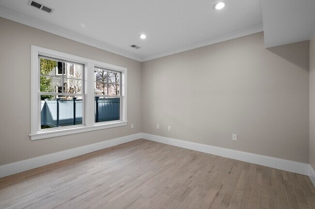 Building Photo - 799 Heath St