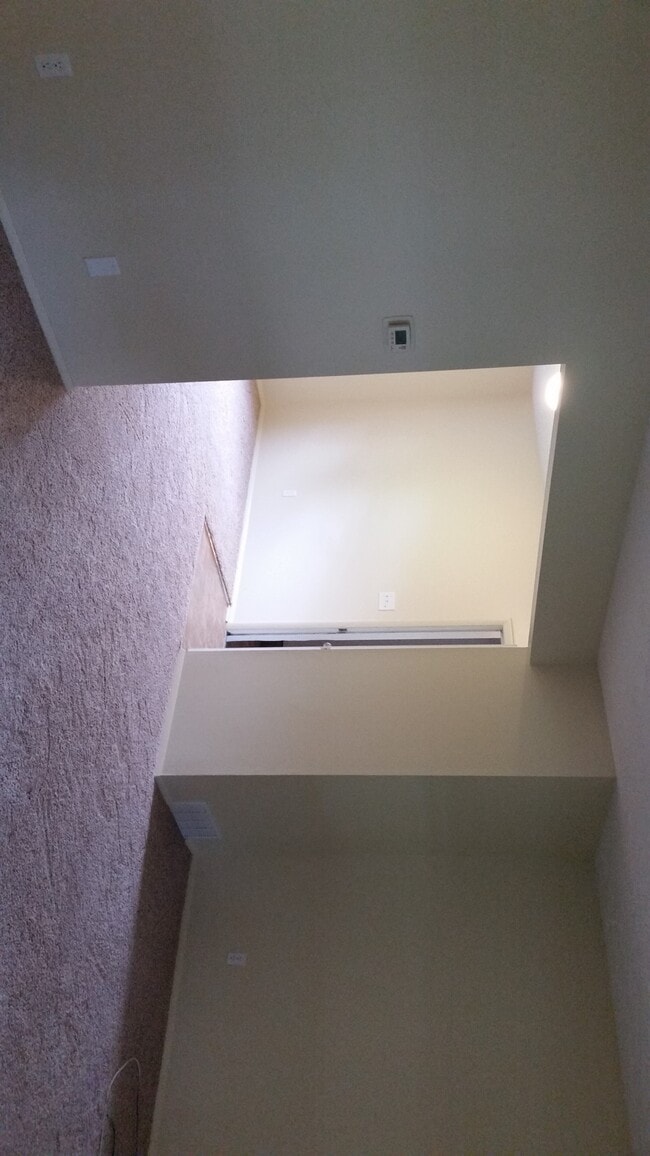 Building Photo - 543 E School St