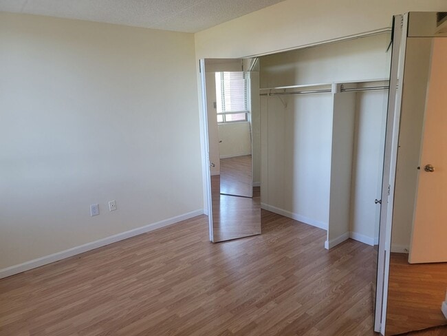 Building Photo - 1 Bedroom Condo In Secure Access Building ...
