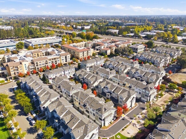 Building Photo - 394 Circuit Wy