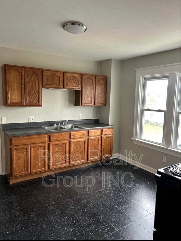 Building Photo - 711 Woodstock Ave