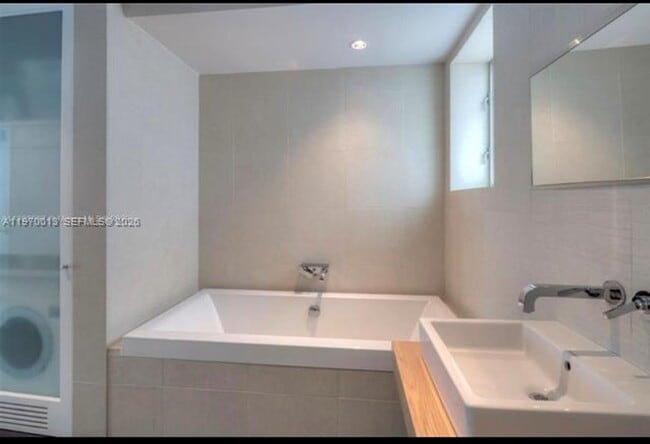 Building Photo - 1601 West Ave