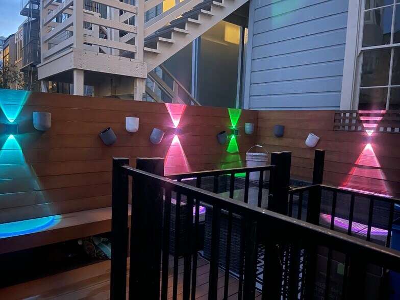 deck - 131 Wilmot St