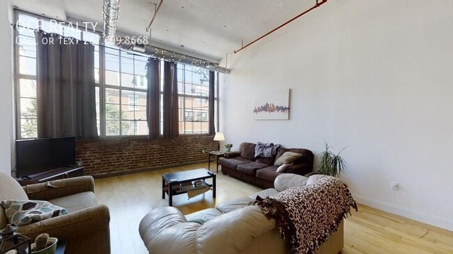 Building Photo - 720 N 5th St