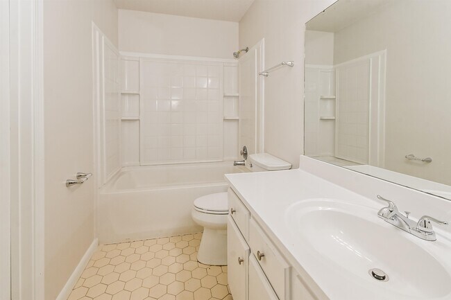 Building Photo - 5819 Garden Ridge Dr