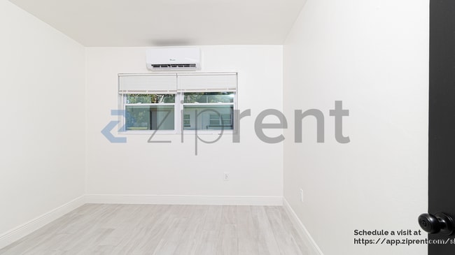 Building Photo - 1105 E South St