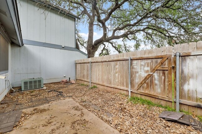 Building Photo - 1411 Gracy Farms Ln