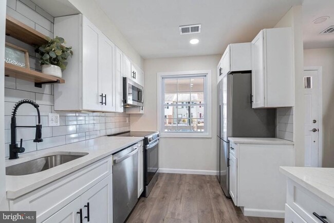 Building Photo - 7616 Somerset Ln