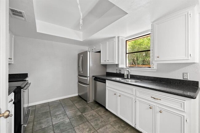 Building Photo - 3303 Sanderling Trail