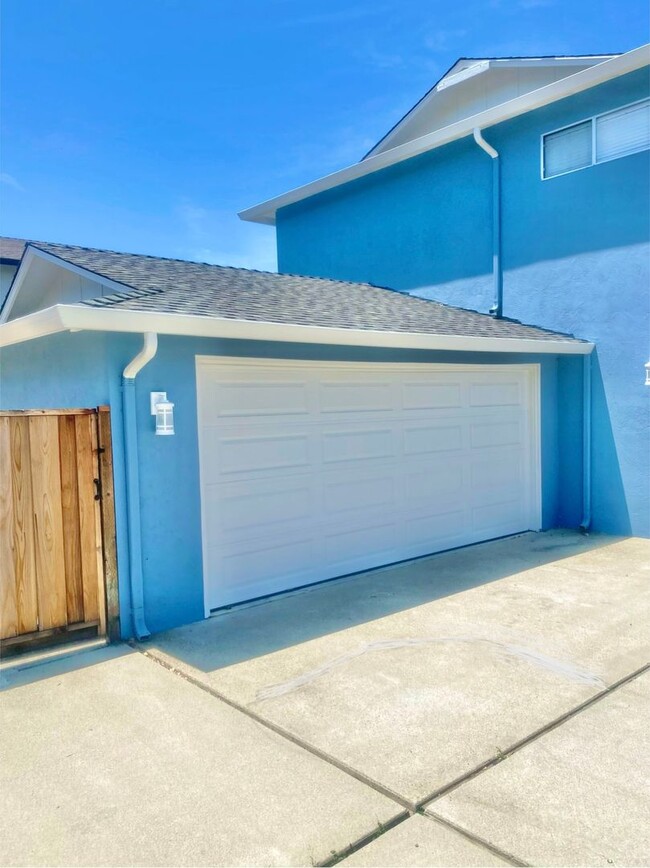 Building Photo - Castro Valley 2 BD/1.5 BA, 2 Story Duplex,...