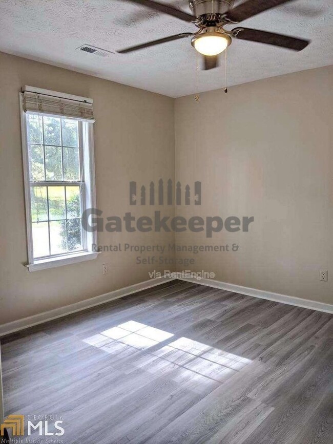 Building Photo - 681 Senoia Rd